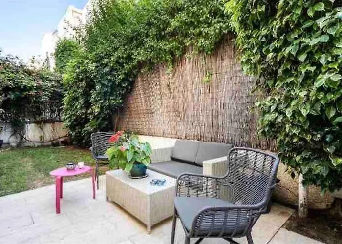 Two Bedrooms Flat With Garden And Free Parking