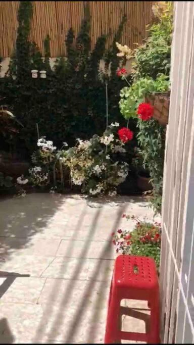 Căn hộ Two Bedrooms Flat With Garden And Free Parking